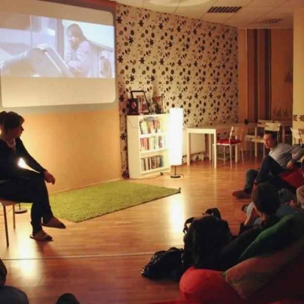 Kluby filmowe i dyskusje