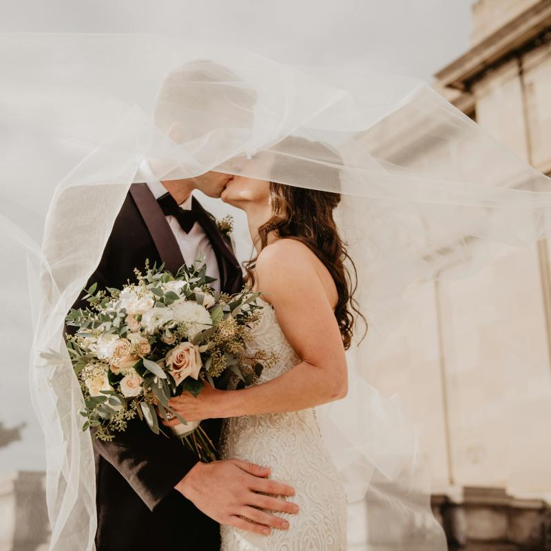 Заручини та весілля