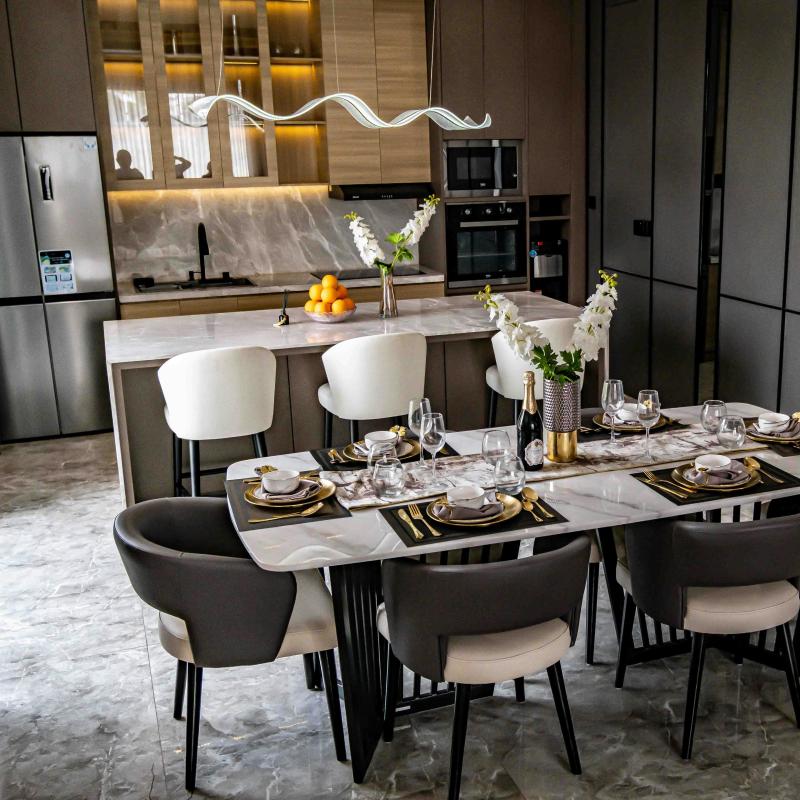 Кухня та їдальня